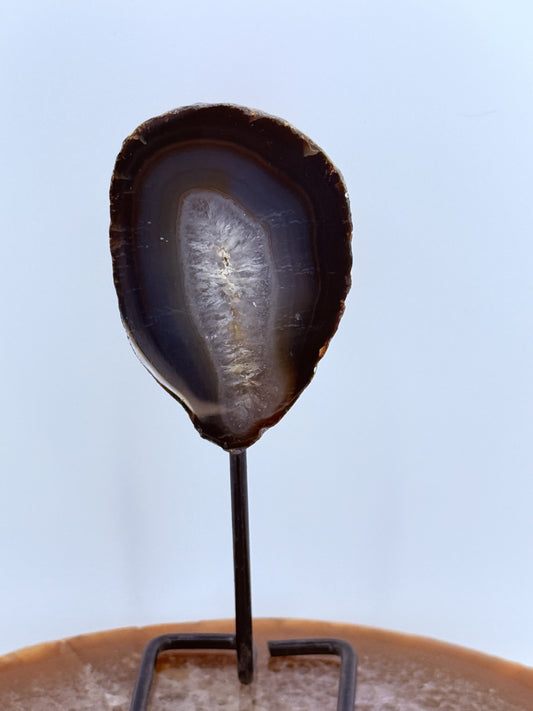 Agate Geode on Stand – Natural Crystal Decor for Balance, Protection & Harmony