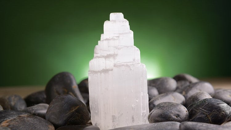 Selenite: The Crystal of Clarity, Healing, and Spiritual Illumination