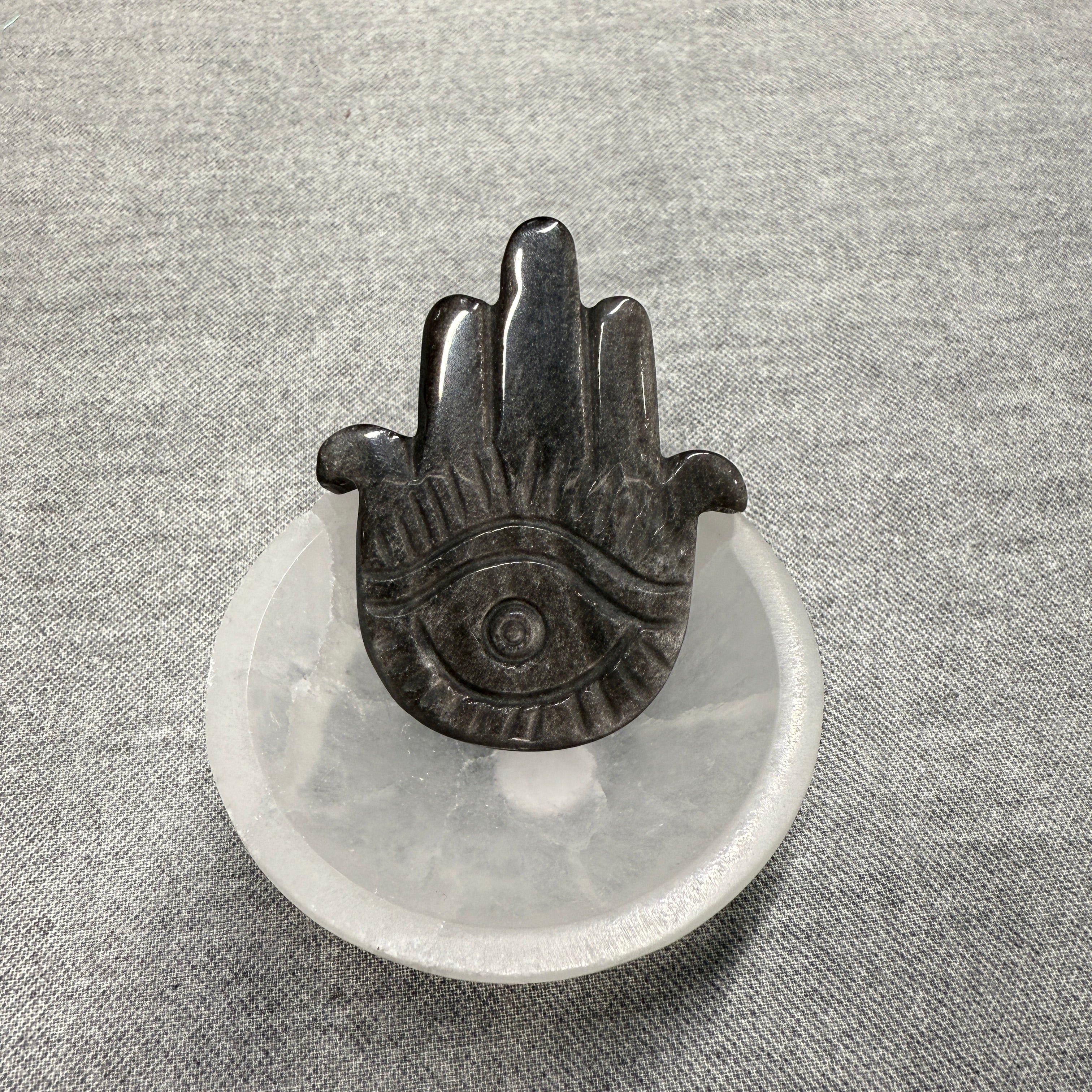 Handgeschnitzter Hamsa aus silberfarbenem Obsidian