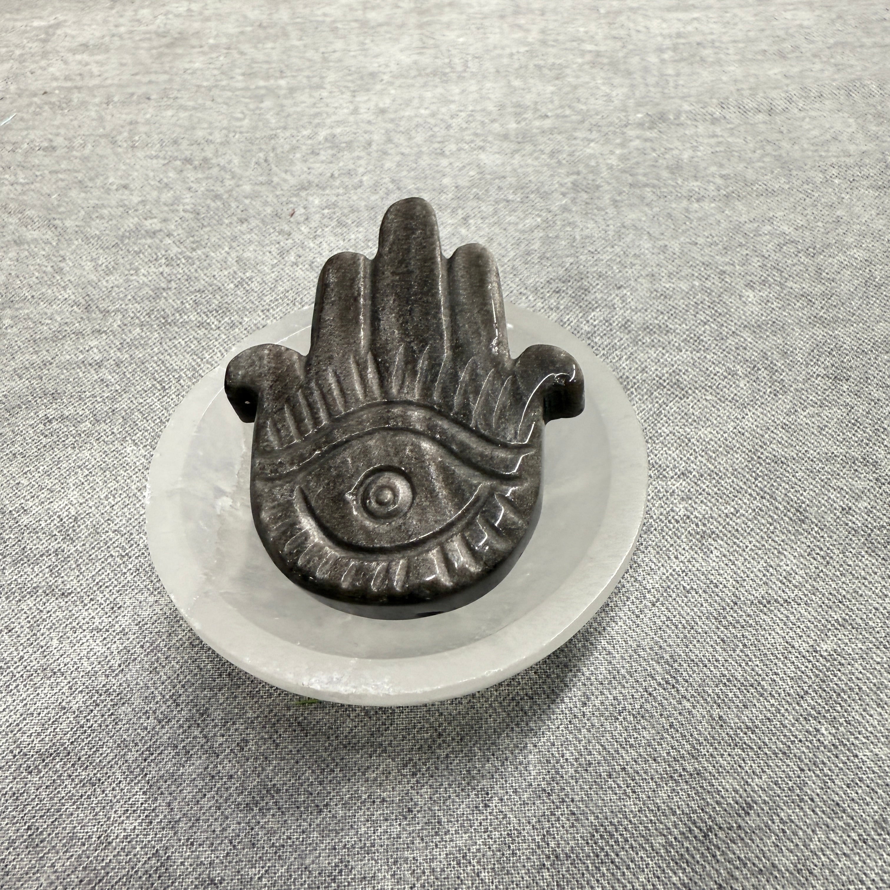 Handgeschnitzter Hamsa aus silberfarbenem Obsidian