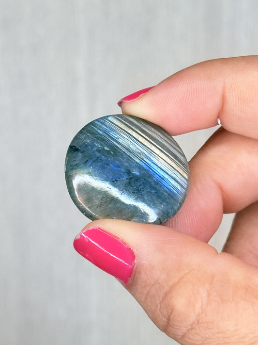 Labradorite Flatstone – Luminous Flash Palm Stone | Handpicked Protection & Intuition Crystal
