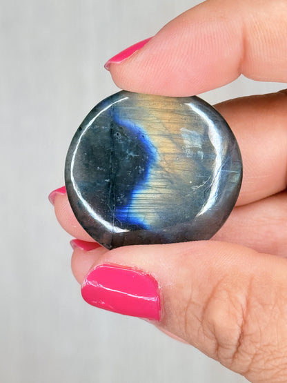 Labradorite Flatstone – Luminous Flash Palm Stone | Handpicked Protection & Intuition Crystal - Auralis Crystals