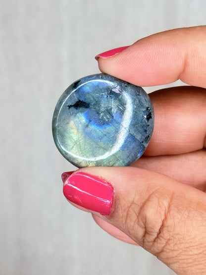 Labradorite Flatstone – Luminous Flash Palm Stone | Handpicked Protection & Intuition Crystal - Auralis Crystals