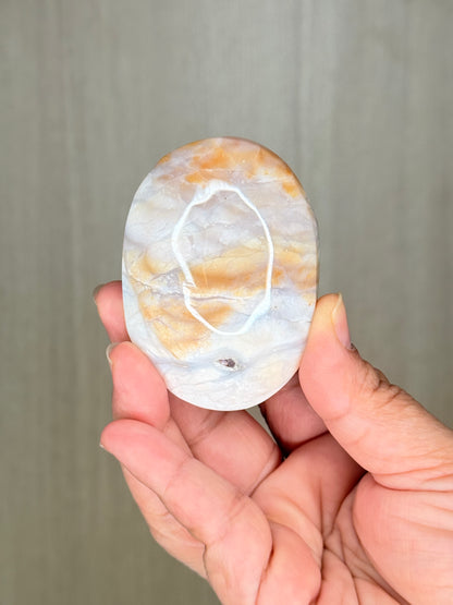 Floating Agate Palm Stone – Mystical Crystal for Balance & Grounding
