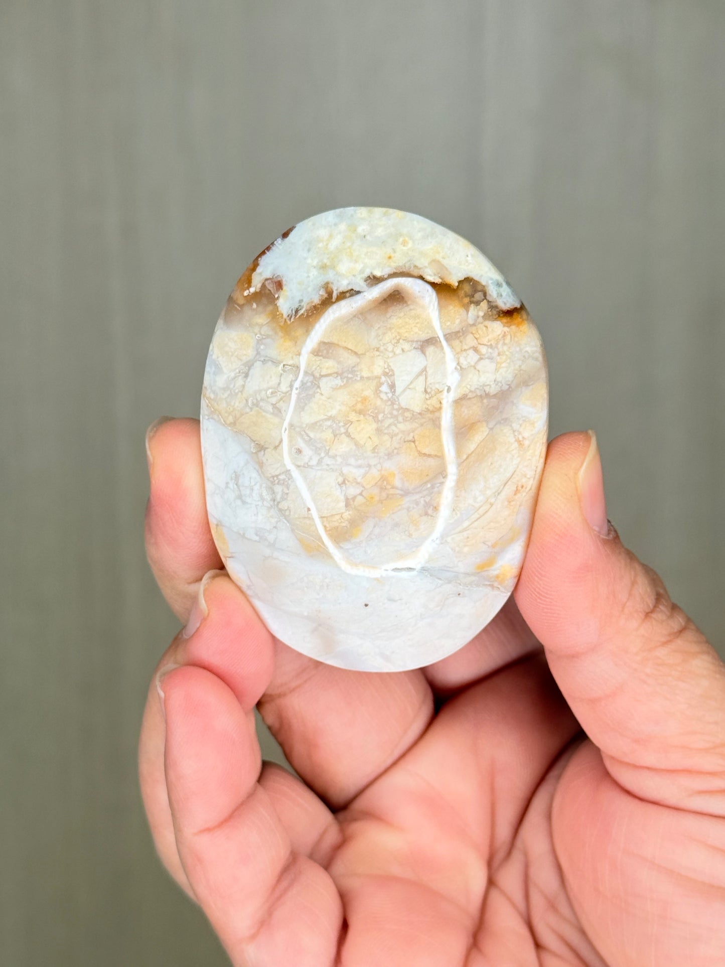 Floating Agate Palm Stone – Mystical Crystal for Balance & Grounding
