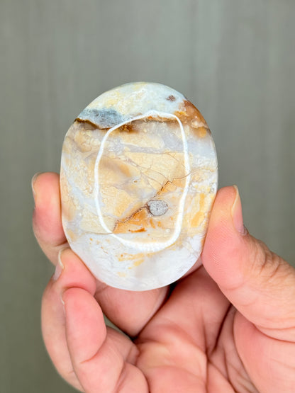 Floating Agate Palm Stone – Mystical Crystal for Balance & Grounding
