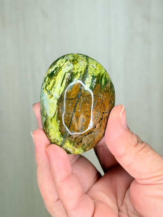 Green Opal Palmstone – Mystical Crystal for Healing & Emotional Balance