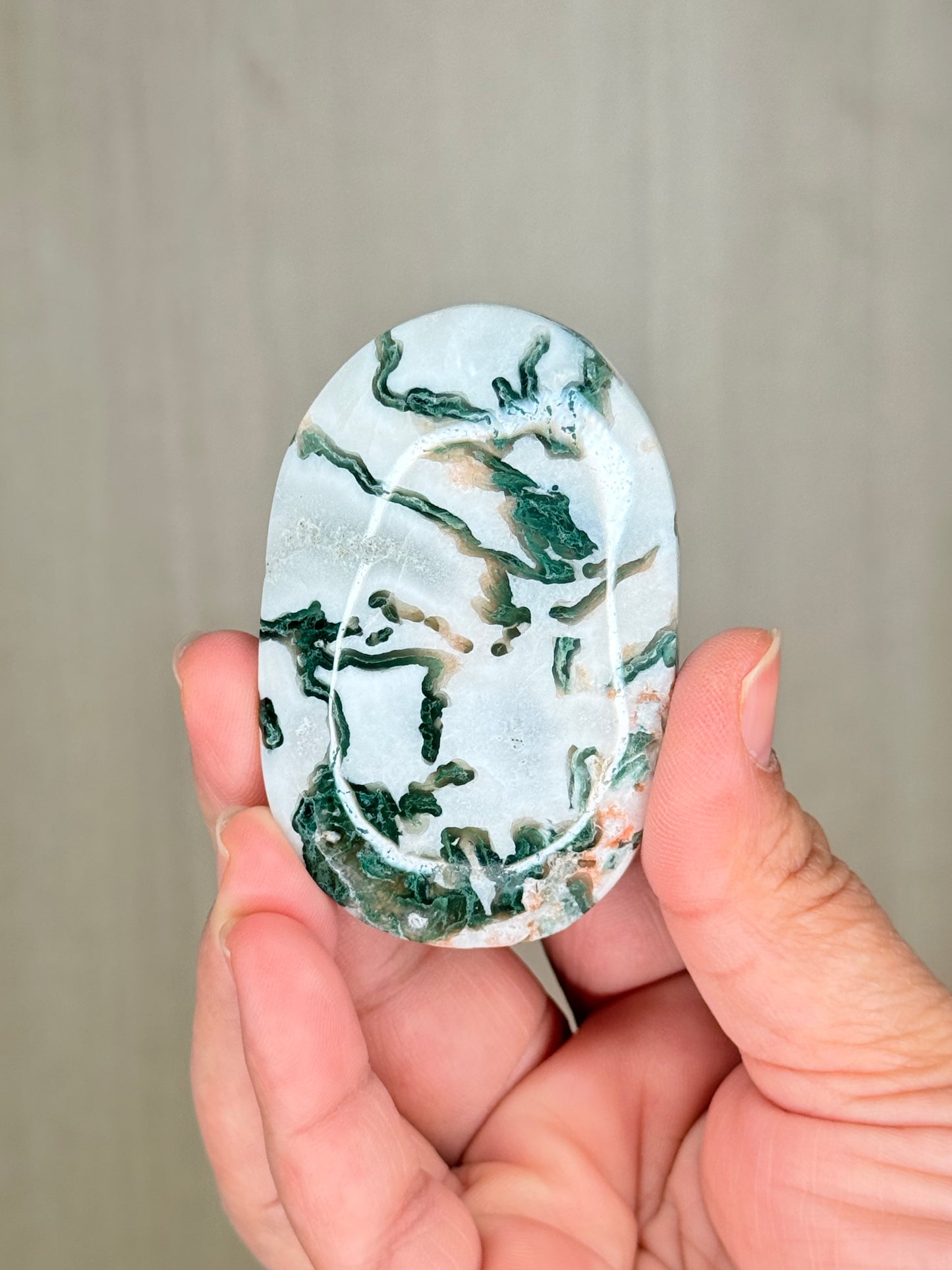 Moss Agate Palmstone – Mystical Crystal for Grounding & Growth