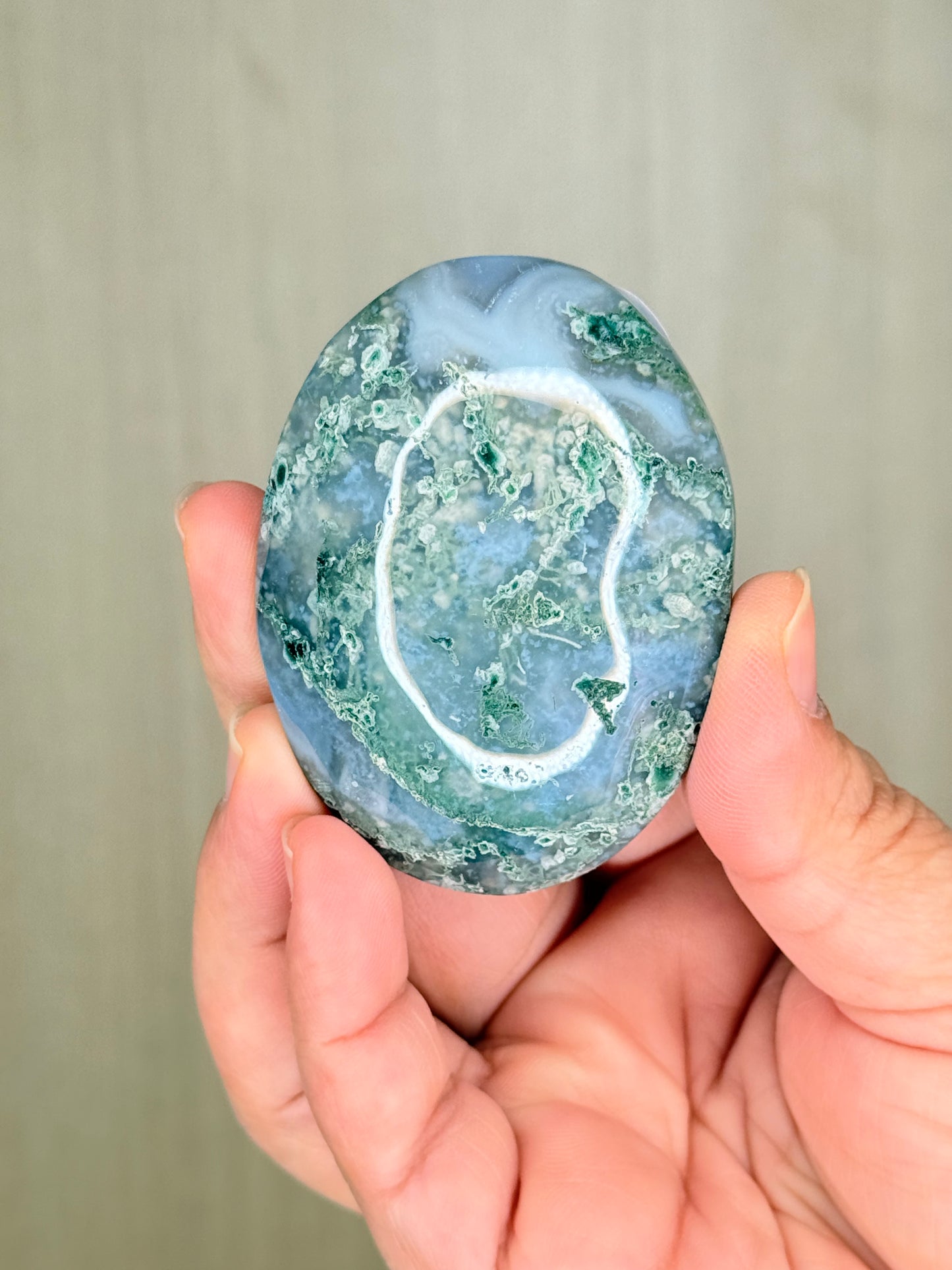 Moss Agate Palmstone – Mystical Crystal for Grounding & Growth