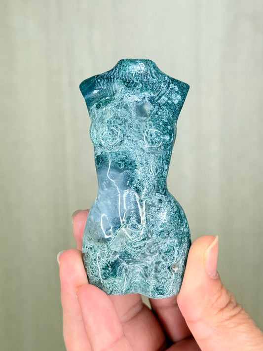 Moss Agate Goddess Body Carving – Sacred Feminine Crystal for Growth & Grounding