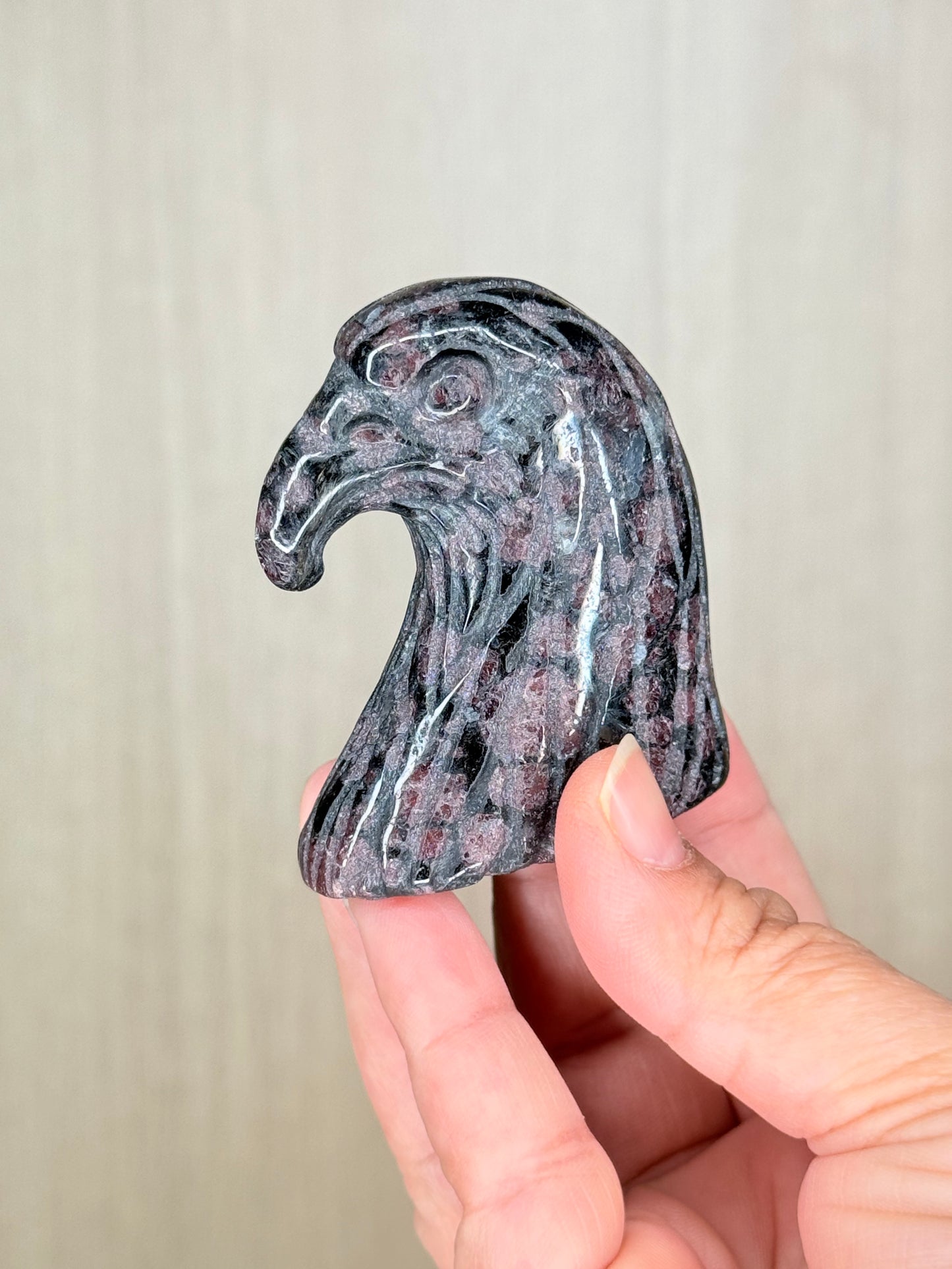 Garnet Eagle Head Carving – Crystal for Strength, Courage & Vital Energy - Auralis Crystals