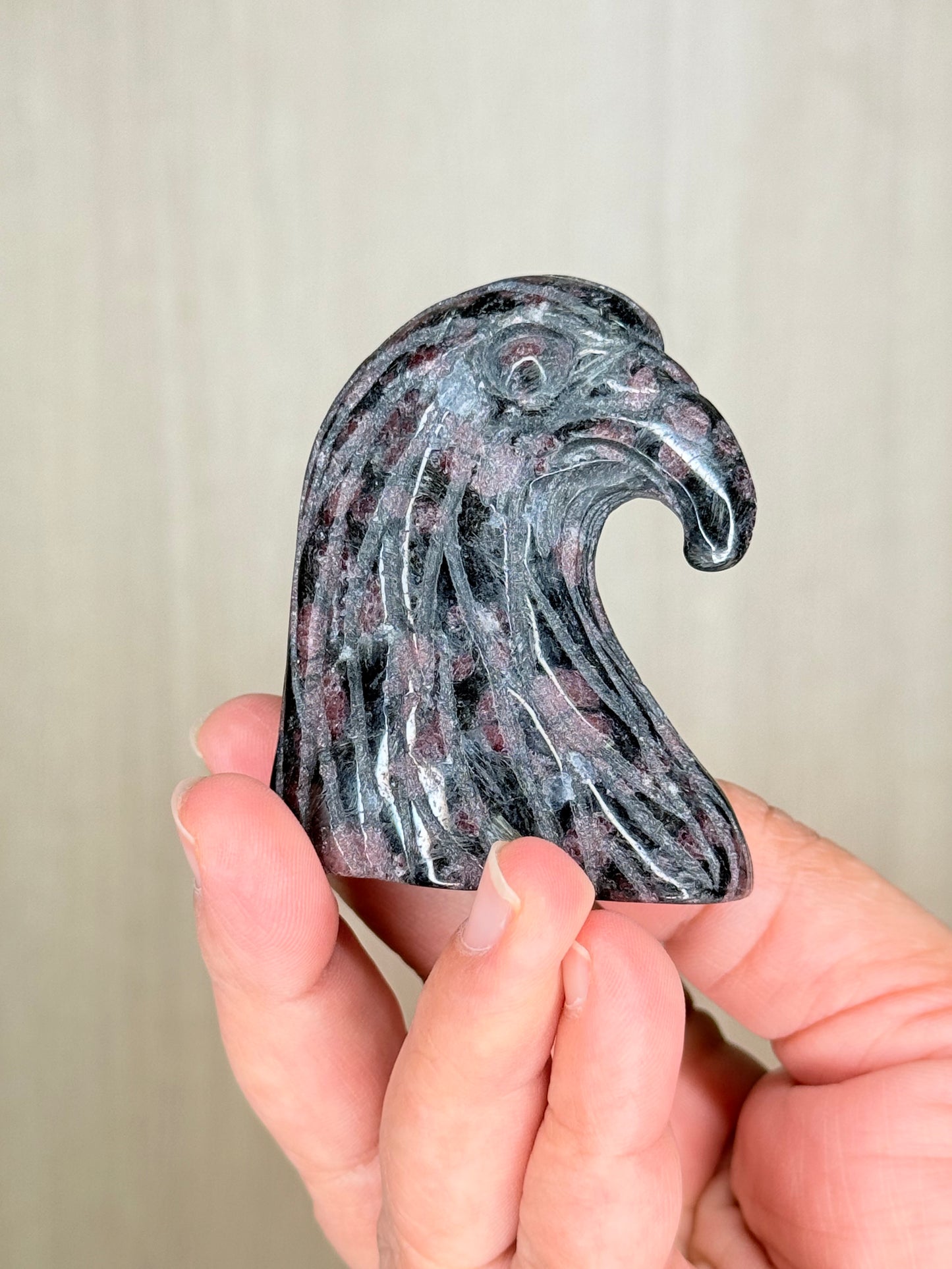 Garnet Eagle Head Carving – Crystal for Strength, Courage & Vital Energy - Auralis Crystals