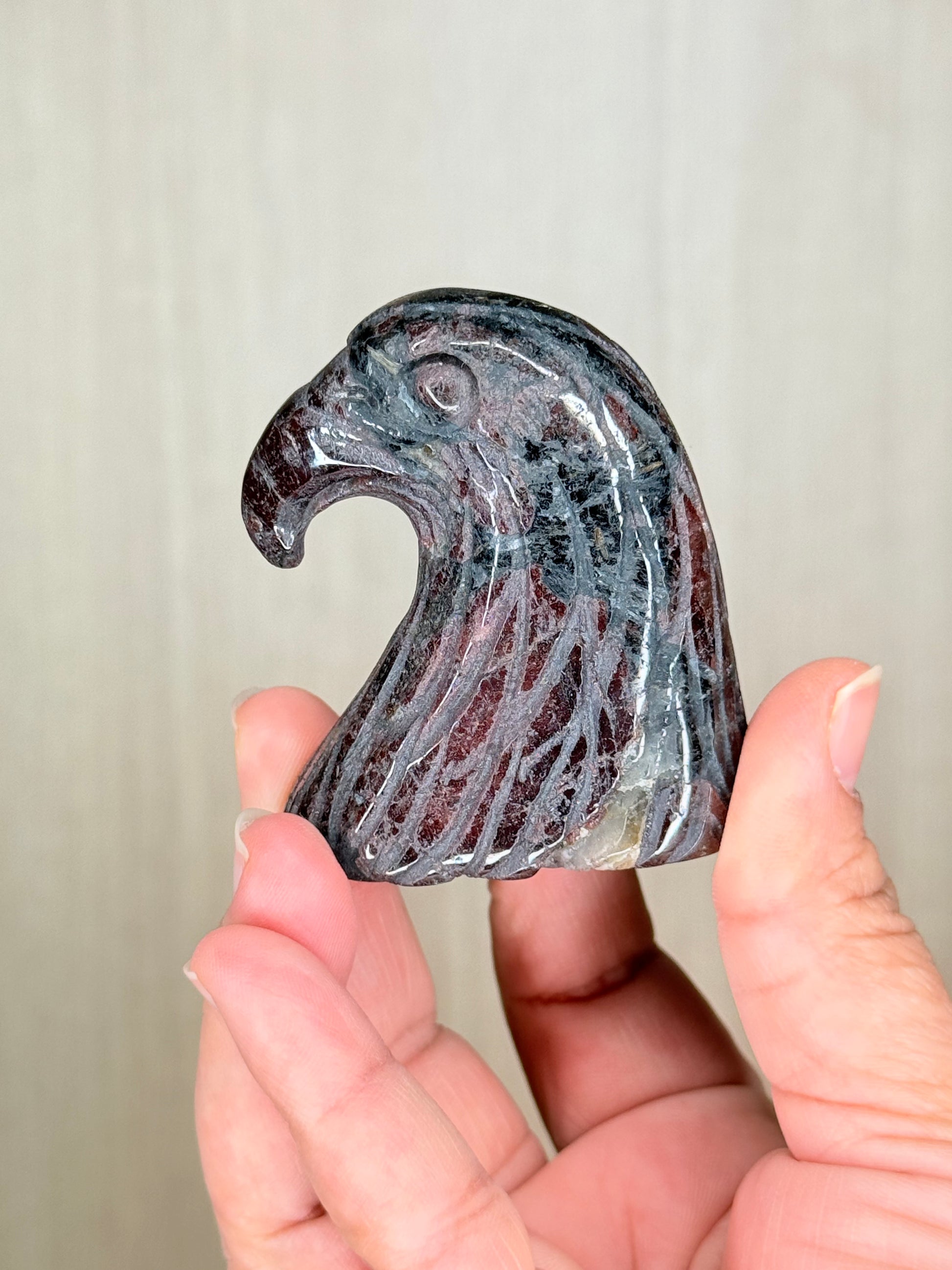 Garnet Eagle Head Carving – Crystal for Strength, Courage & Vital Energy - Auralis Crystals