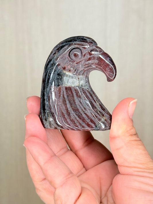 Garnet Eagle Head Carving – Crystal for Strength, Courage & Vital Energy