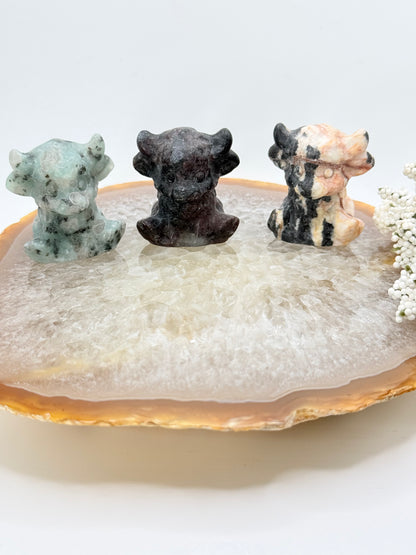 Mini Cow Carving – Red Network Jasper, Kiwi Jasper & Garnet - Auralis Crystals