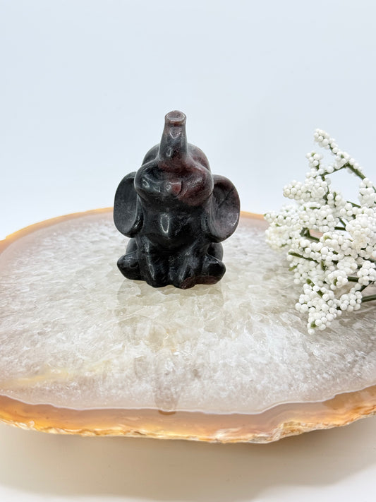Mini Elephant Carving – Garnet & Black Obsidian